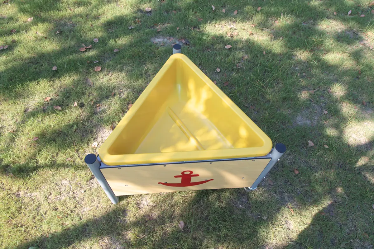 Mesa móvil para juegos con barro, triangular – GP3-SW407-V01-A_03